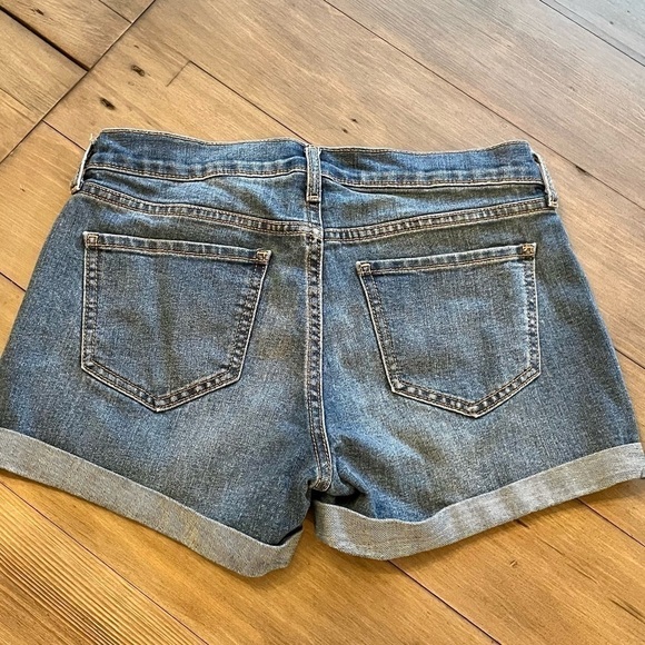 𝅺OLD Navy denim shorts - Picture 2 of 2